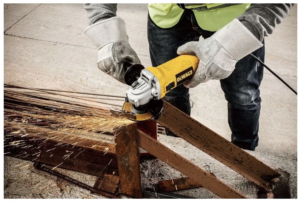 Шлифмашина угловая DeWALT DWE4117-QS