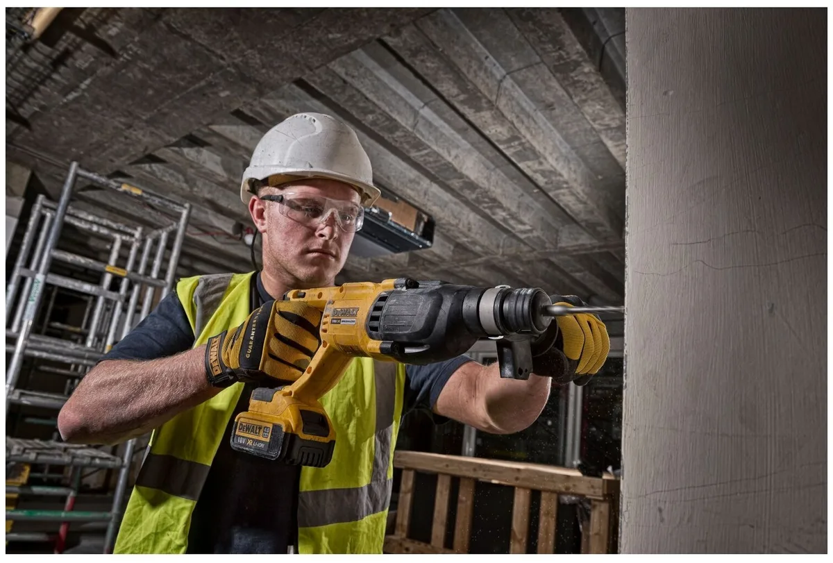 Перфоратор DeWALT DCH133M1-QW 2.6 Дж, SDS-Plus