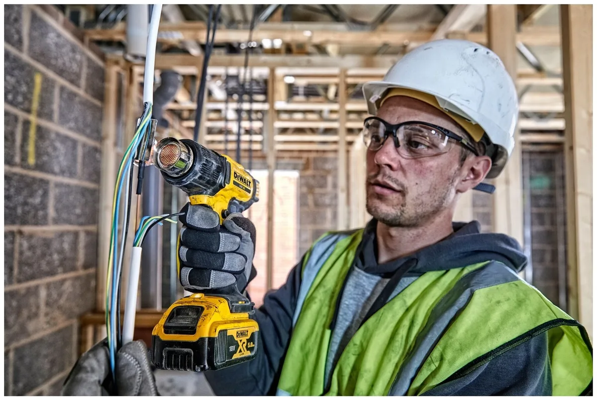 Фен строительный DeWALT DCE530N