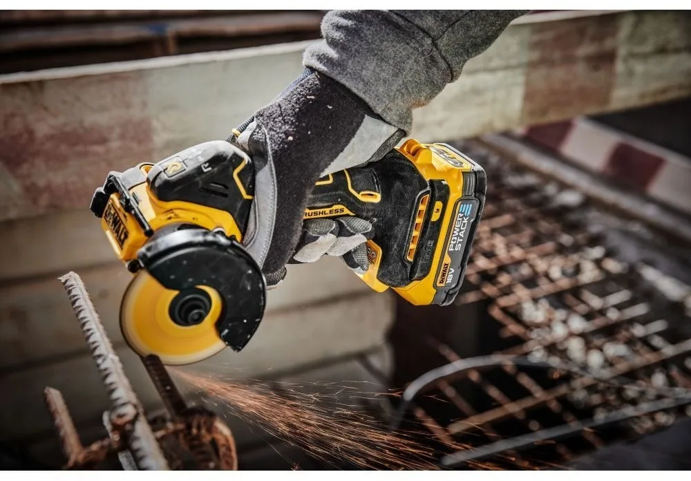 Дисковая пила DeWALT DCS438N-XJ