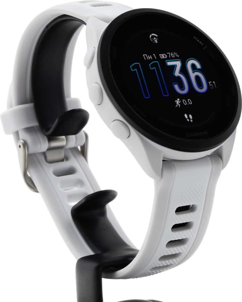 Смарт-часы Garmin Forerunner 165 белый (02863-21)