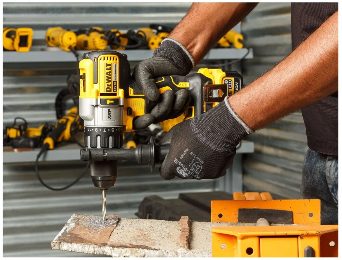 Дрель-шуруповерт DeWALT DCD996NT-XJ