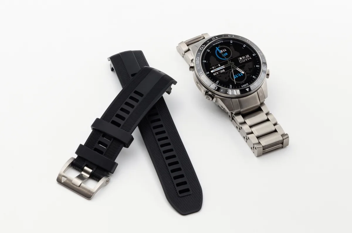 Смарт-часы Garmin MARQ Aviator Gen 2 серебристый (02648-01)