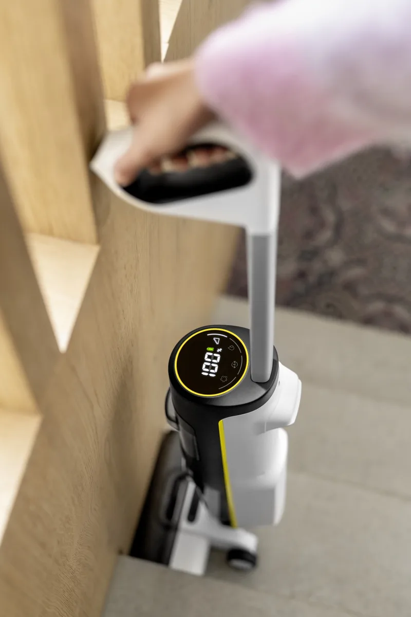 Моющий пылесос Karcher FCV 4