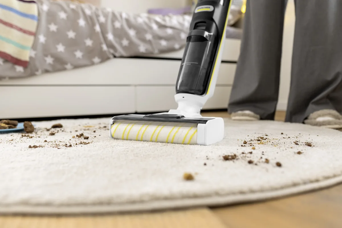 Моющий пылесос Karcher FCV 4