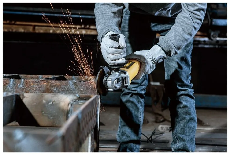 Шлифмашина угловая DeWALT DWE4117-QS
