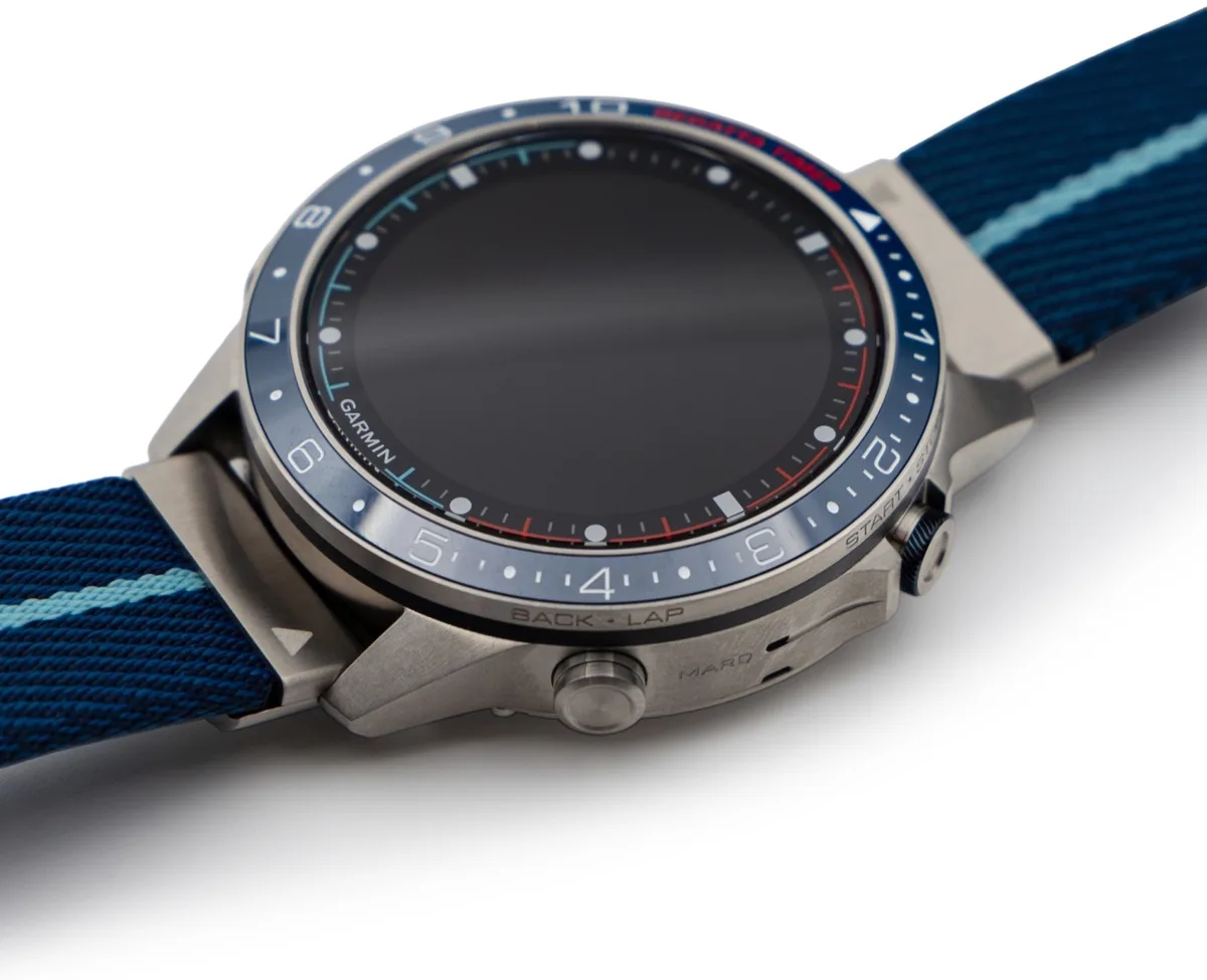 Смарт-часы Garmin MARQ Captain Gen 2 серебристый-синий-синий (02648-11)