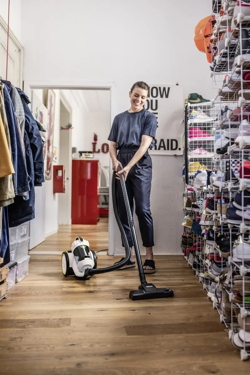 Пылесос Karcher VC 3 Plus EU