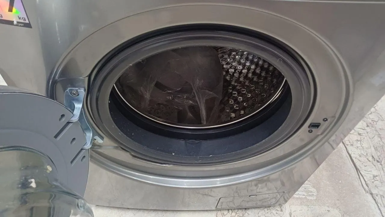 Стиральная машина Midea MFK03D105B/S-C Серый, Уценка — фото дефекта 2