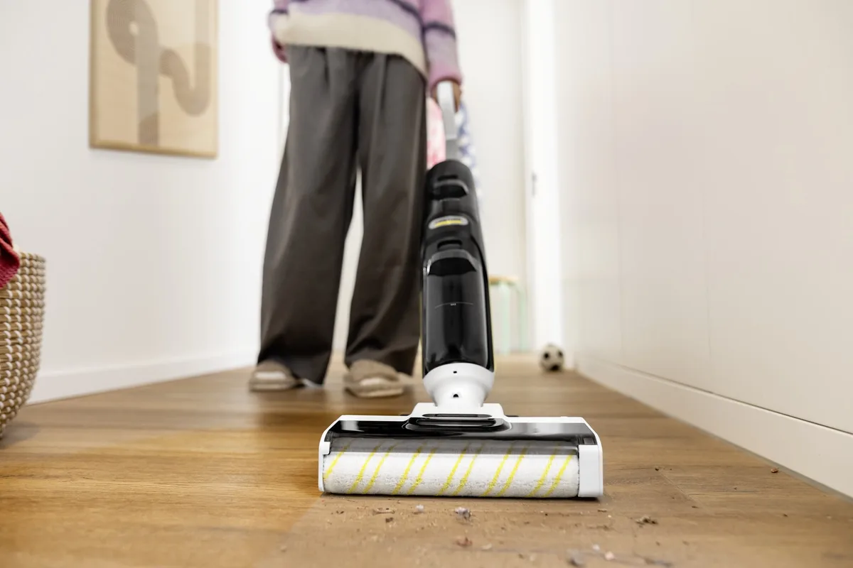 Моющий пылесос Karcher FCV 4