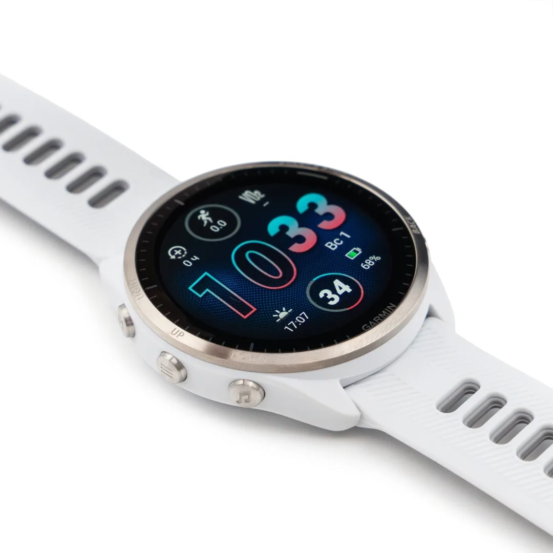 Смарт-часы Garmin Forerunner 965 белый (02809-11)