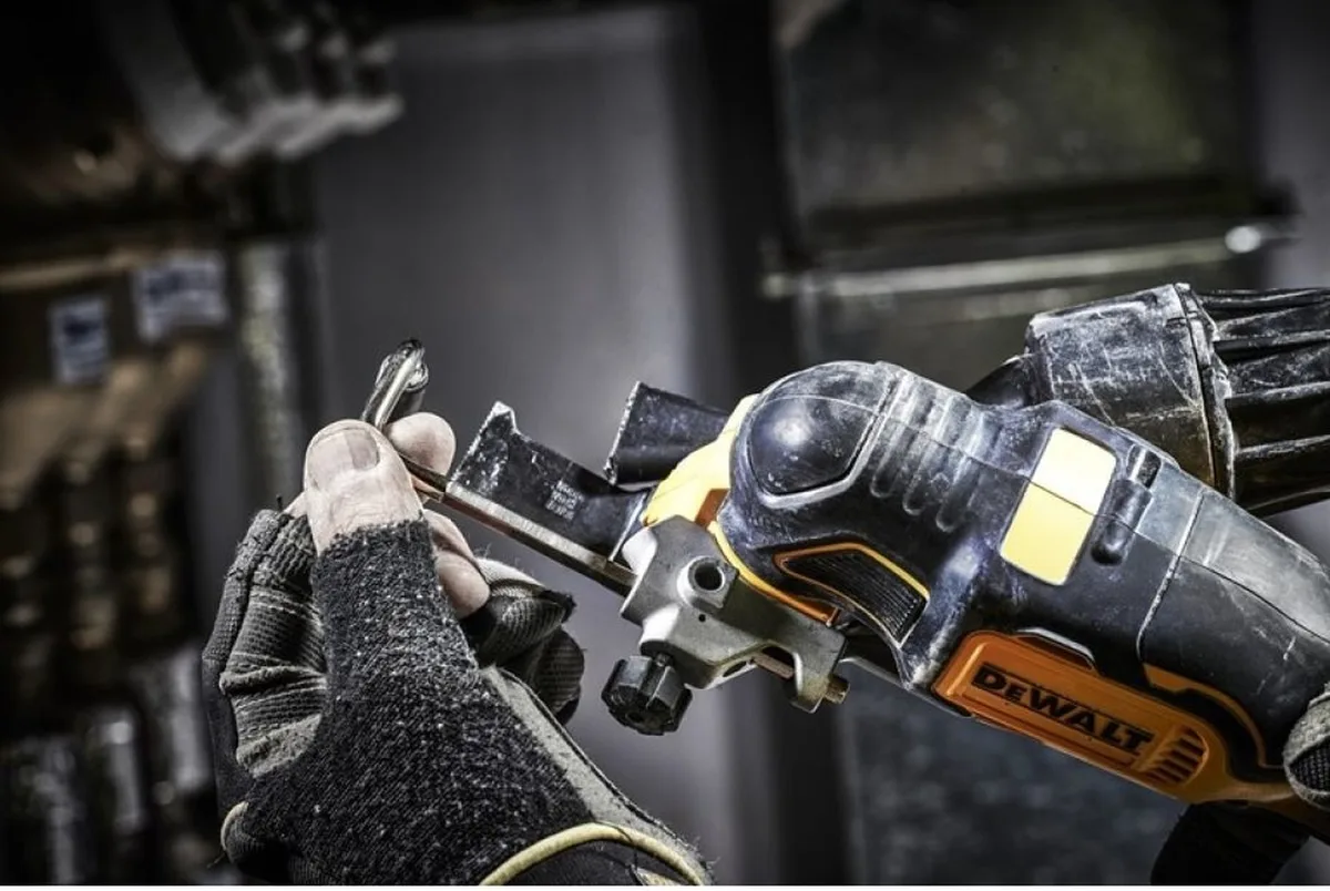 Многофункциональный инструмент DeWALT DCS356N-XJ