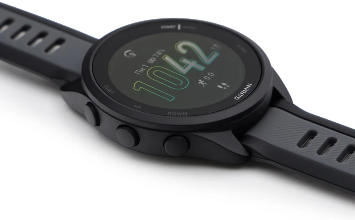 Смарт-часы Garmin Forerunner 165 черный-серый (02863-20)