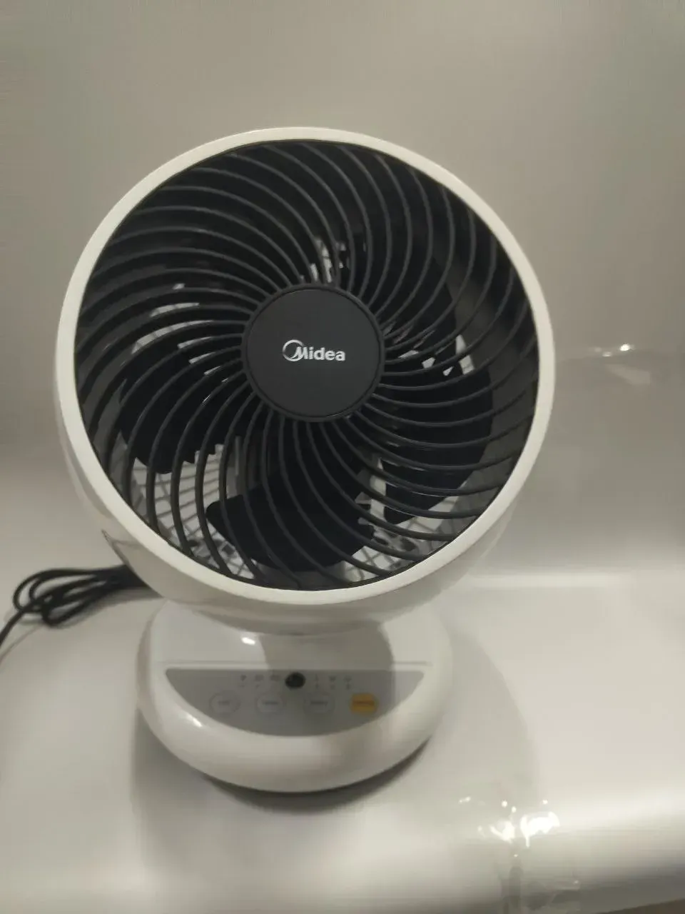 Вентилятор Midea FG18-19ER белый, Уценка — фото дефекта 5