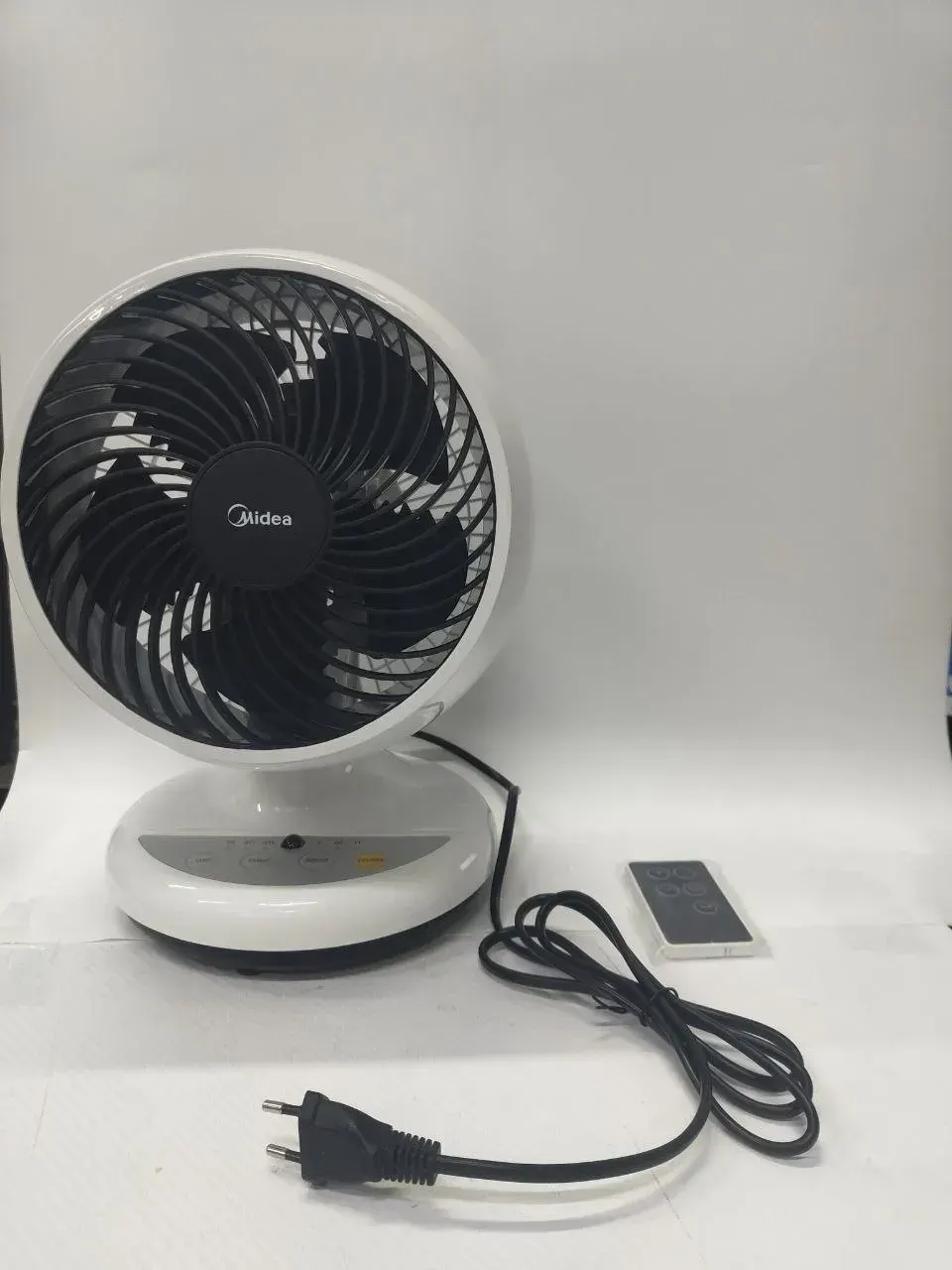 Вентилятор Midea FG18-19ER белый, Уценка — фото дефекта 9