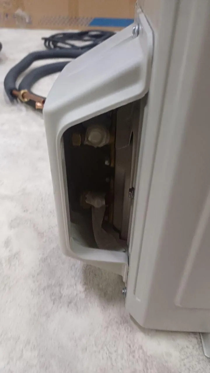 Кондиционер сплит-система AUFIT Inverter ASW-H09A4/FHR3DI (в комплекте с медными трубами) Белый, Уценка — фото дефекта 6