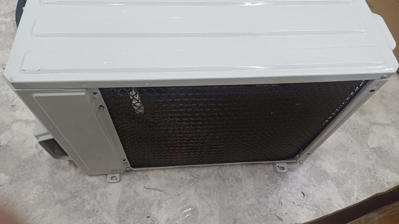Кондиционер сплит-система AUFIT Inverter ASW-H09A4/FHR3DI (в комплекте с медными трубами) Белый, Уценка — фото дефекта 4