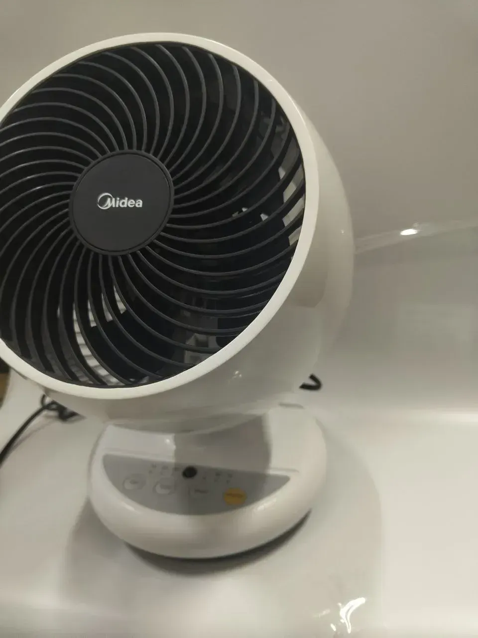 Вентилятор Midea FG18-19ER белый, Уценка — фото дефекта 7