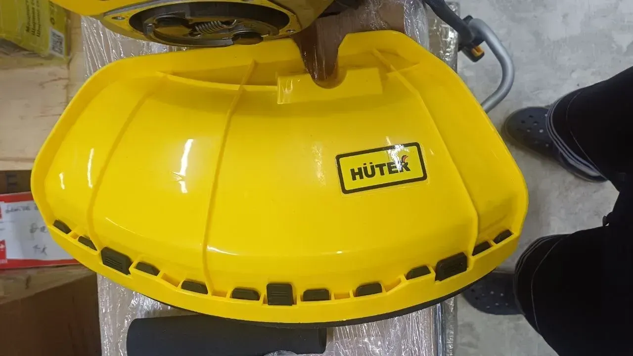Бензиновый триммер Huter GGT-430T, Уценка — фото дефекта 6