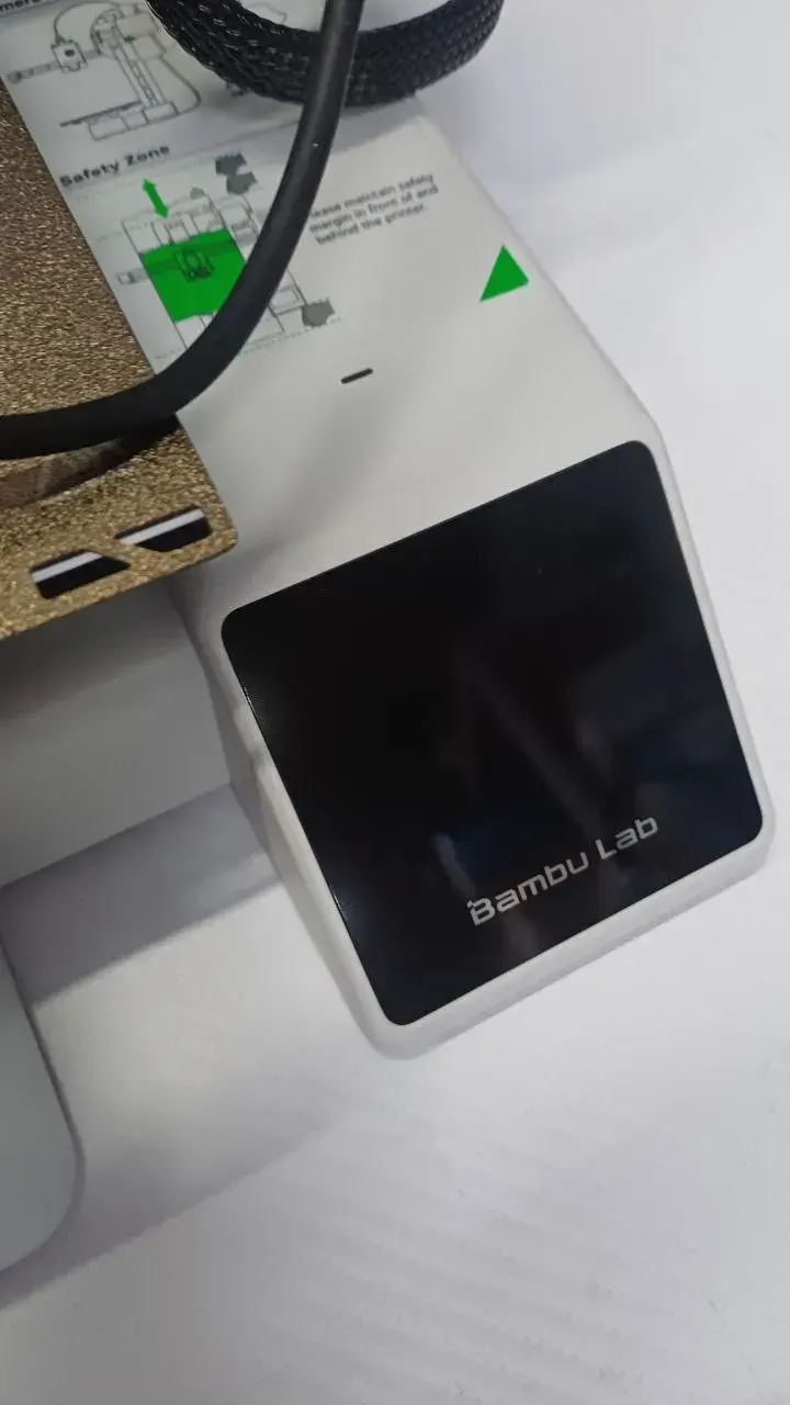 Принтер 3D Bambu Lab A1 mini-Combo, Уценка — фото дефекта 7