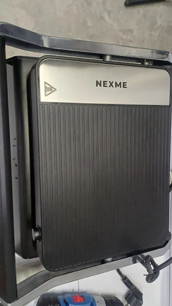 Гриль NEXME NSM700 черный, Уценка — фото дефекта 4